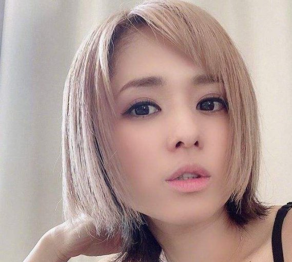 苍井空被传出感染上了新冠，两岁的双胞胎儿子也被感染，她老公也感染了吗？