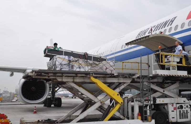 因乘客拒戴口罩致飞机延误，东航对此有何回应？