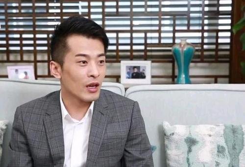 辛巴复出直播首秀，400万人在线疯抢手机，9块9包邮福利是真的吗？