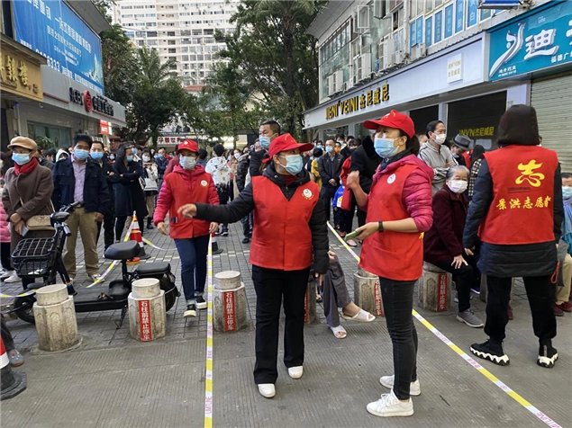 广州多区调整疫情防控管理措施，当地的疫情处于什么阶段？