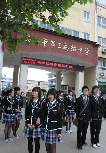 许昌县三中校服长啥样？学校说普通话还是河南话？？