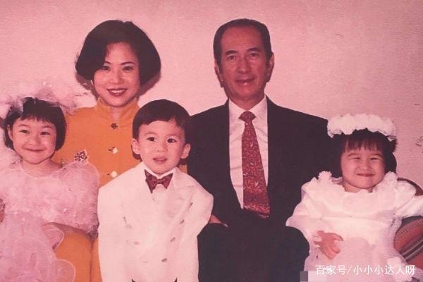 何鸿燊去世后一年都没下葬，这一年不下葬的原因是什么？
