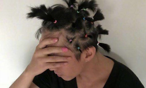 温馨的亲子画面因为翘臀而火，邓超在生活中都有哪些搞怪的照片？