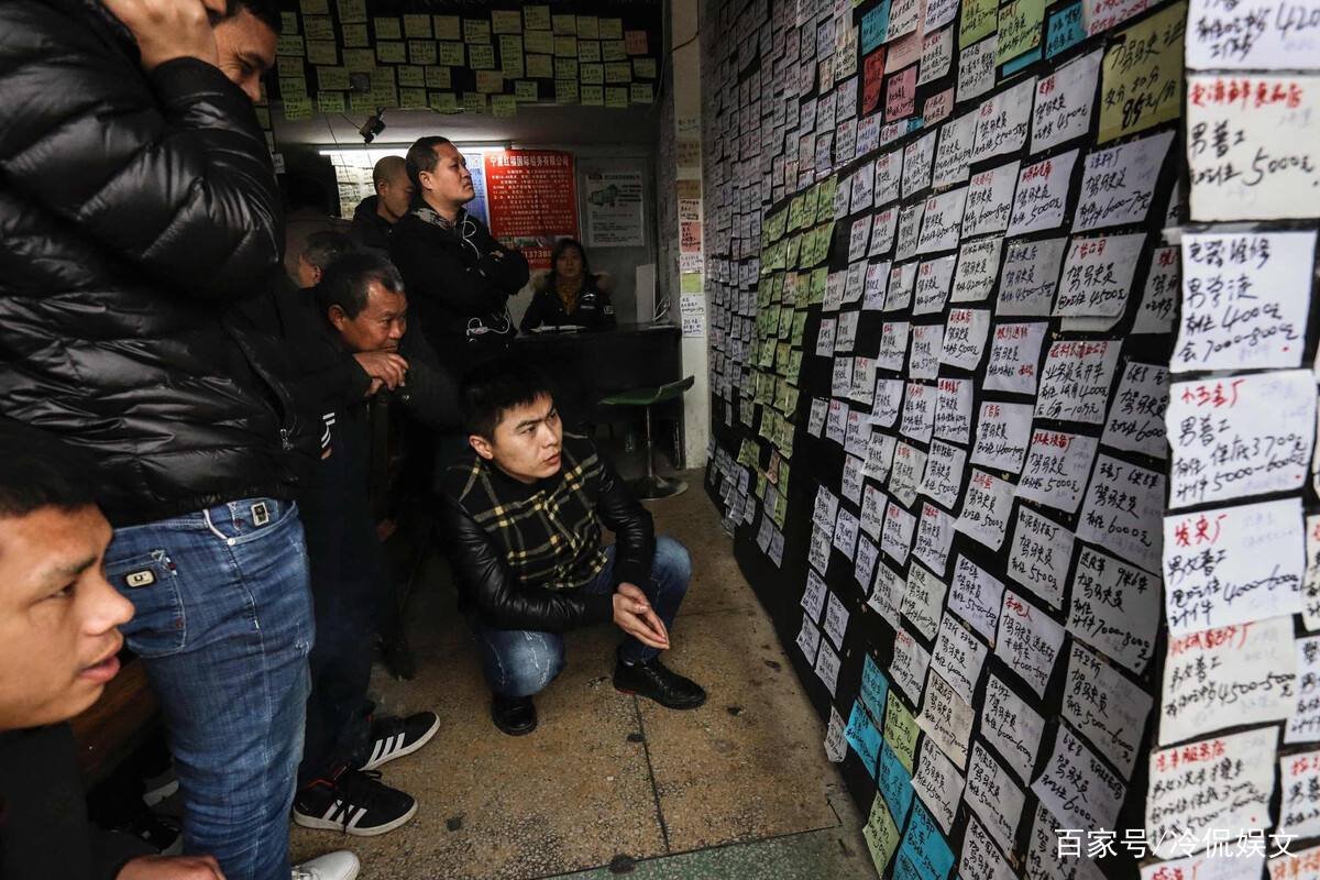 好邻居是福，坏邻居是祸，男子借故骗来房门奸污女邻居，应当如何判？