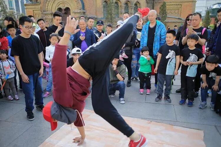 擦玻璃什么舞蹈