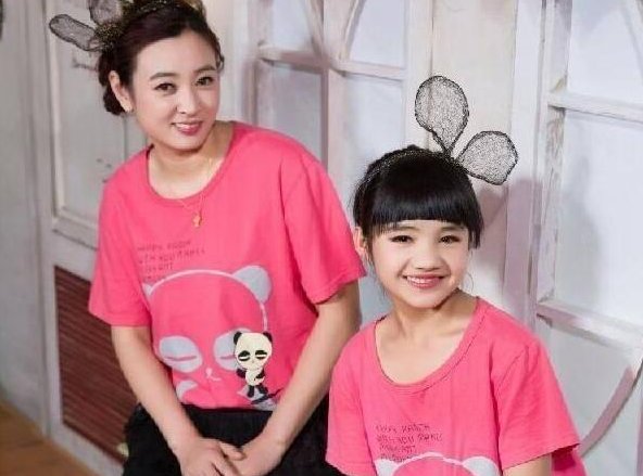 《变形计》最美乡村女孩：一到假期哥哥就接走她，如今变成怎样？