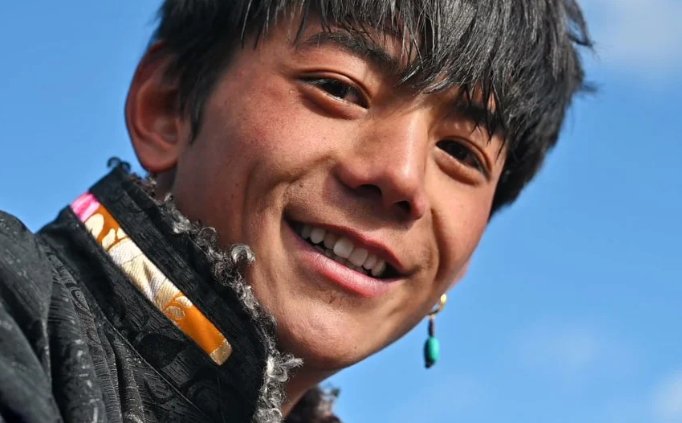 公司负责人还原签约丁真过程说了什么？