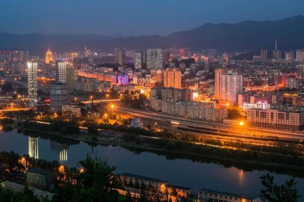 想和同事去海边玩，葫芦岛锦州哪个好？？？？