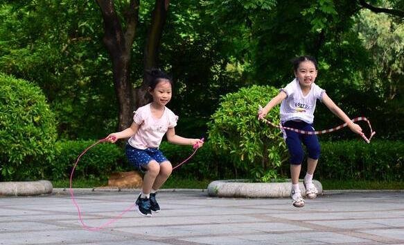 成都30岁女子每天跳绳1000个致骨折，这件事给予我们什么警示？