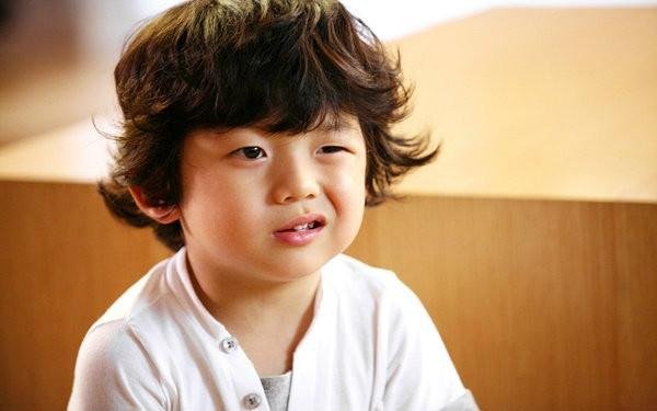 两女童蹭高铁被送派出所，你见过熊孩子哪些神操作？