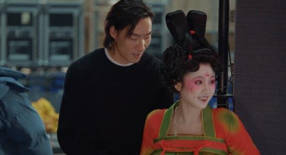 《我们这十年》讲述“我们”真实的故事，剧中哪些细节是真实事件？