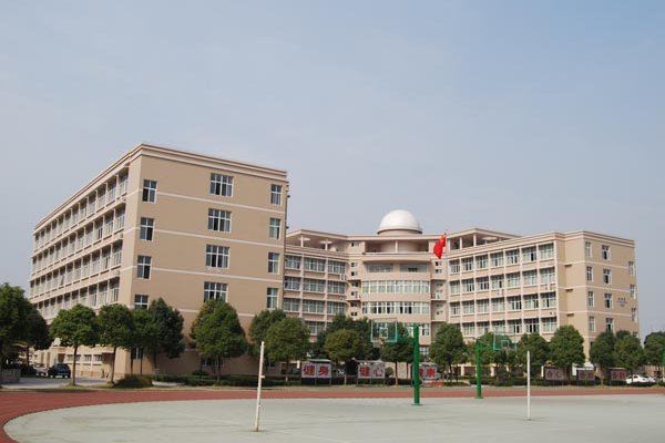 荣安实验中学是公办还是民办