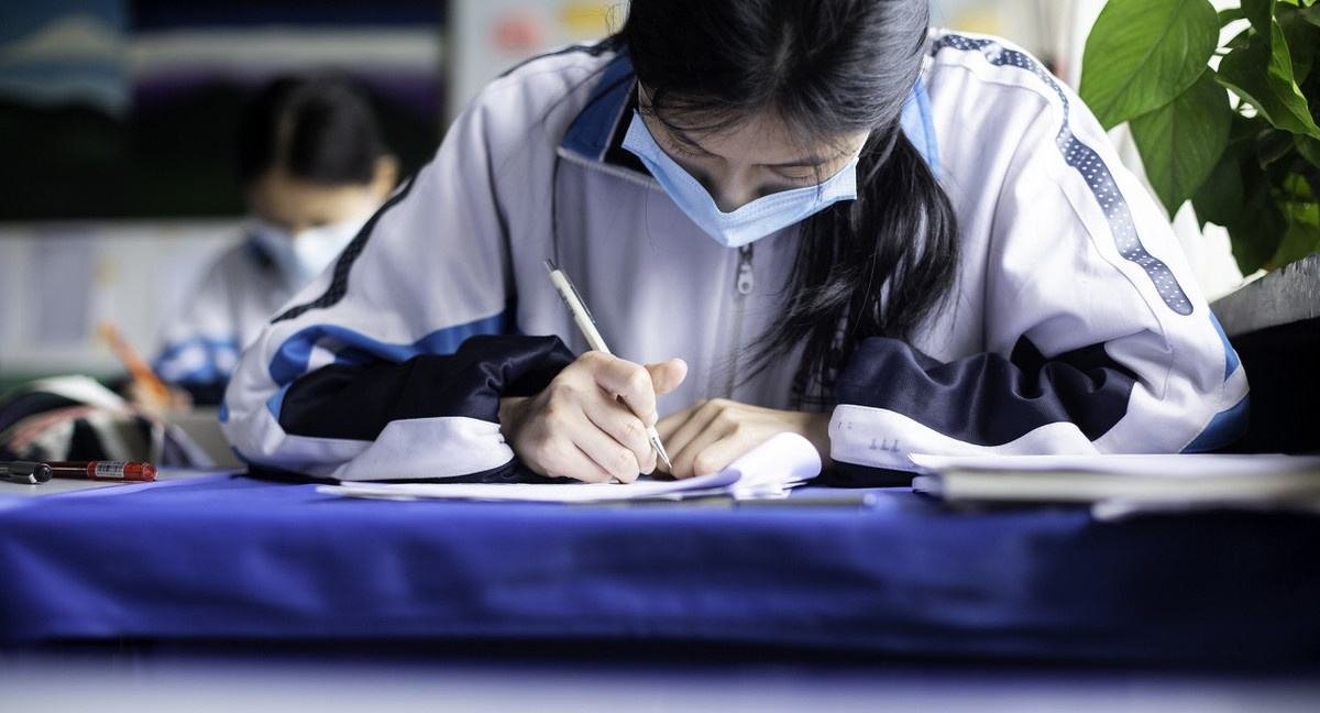 孩子即将参加高考，父母老师可以用哪些方法帮助他们缓解紧张情绪？