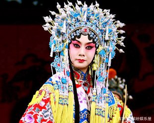 被很多人称为“京剧第一美人”的李胜素，到底是一个什么样的人？