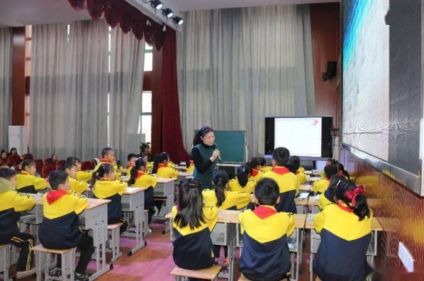 趴的拼音怎么读