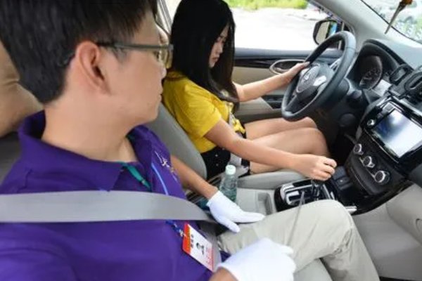 学车陪练一般多少钱？