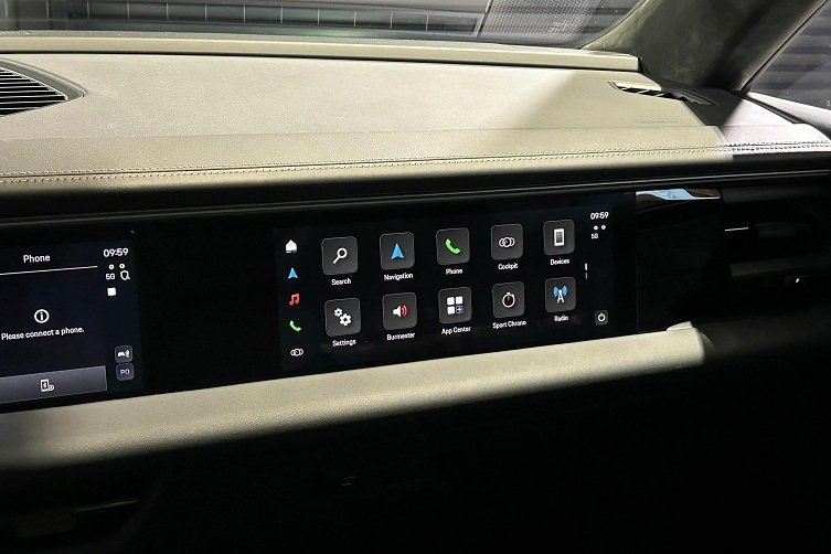 Macan纯电版亮相纽约车展，能否卷得过国产厂商？