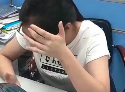 浙江一老师看到学生分数后开心咆哮，你见过的高考查分名画面有哪些？