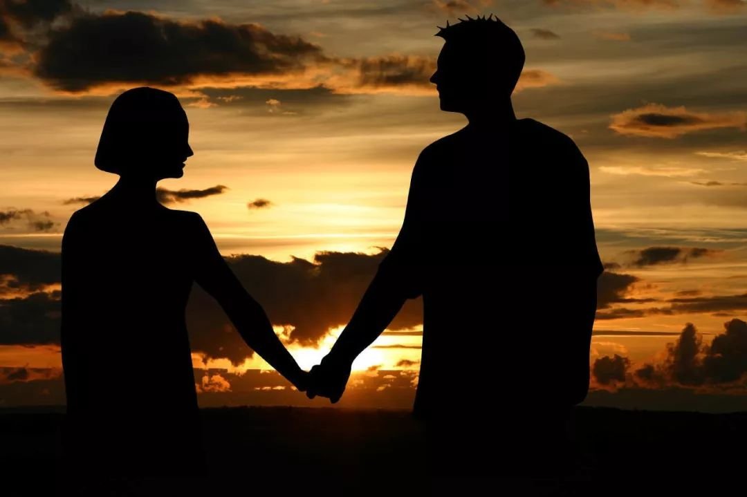 在你困难的时候男友都不在身边，你会和他分手吗？