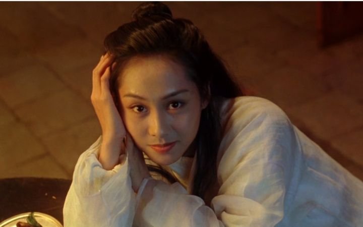 歌词中出现“苦海翻起爱恨，在世间难逃避命运”的《大话西游》的片尾曲是什么？