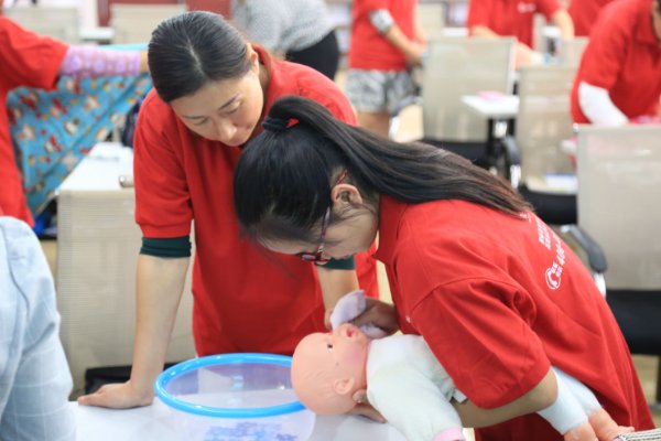 学月嫂培训要多少钱？