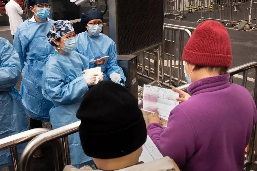 有人说奥密克戎感染后就会免疫，官方是如何回应这件事的？