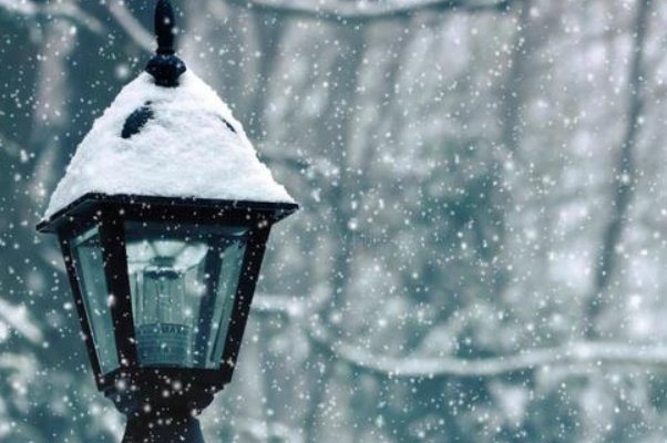 小雪时节的诗句天下撒来云母粉