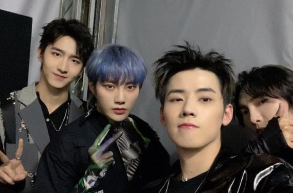 任豪是真的谈恋爱了吗？还是只是和普通女性朋友一起玩？