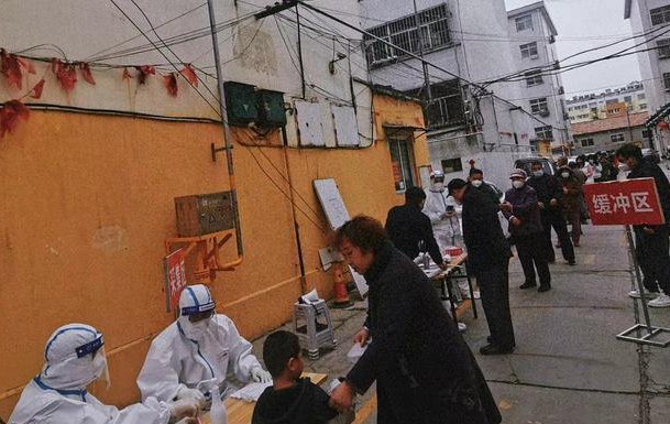 上海飞昆明核酸阳性男子发声，他都说了什么？哪些信息值得关注？