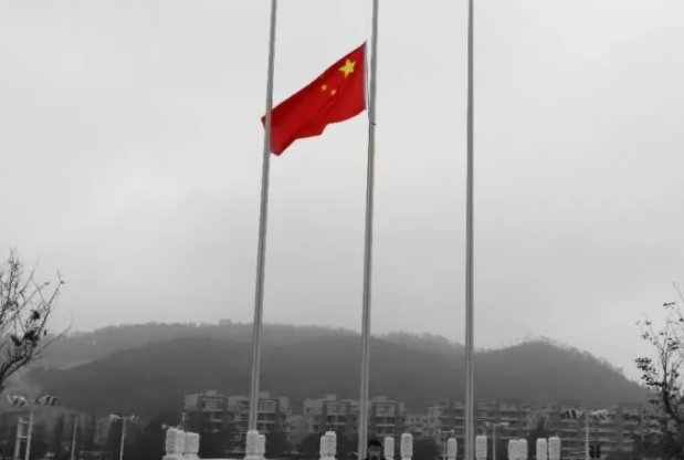 下半旗致哀的由来源于什么人物的去