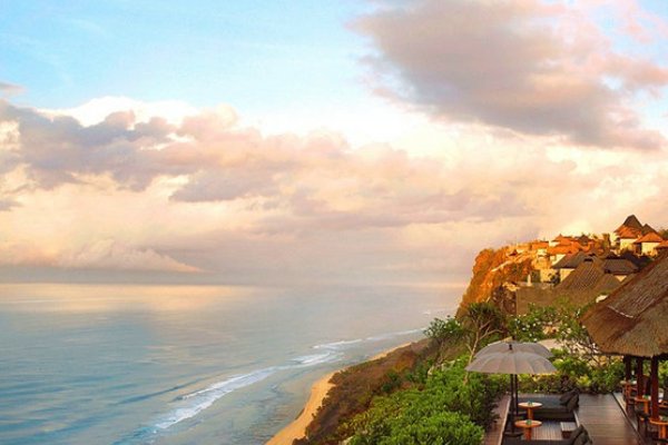 by sea是什么意思