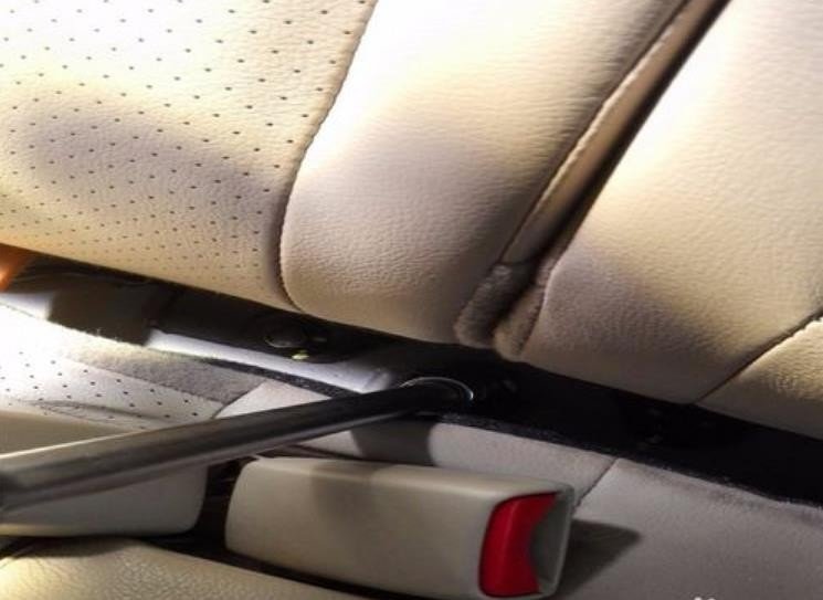 凯越后排坐垫怎么拆