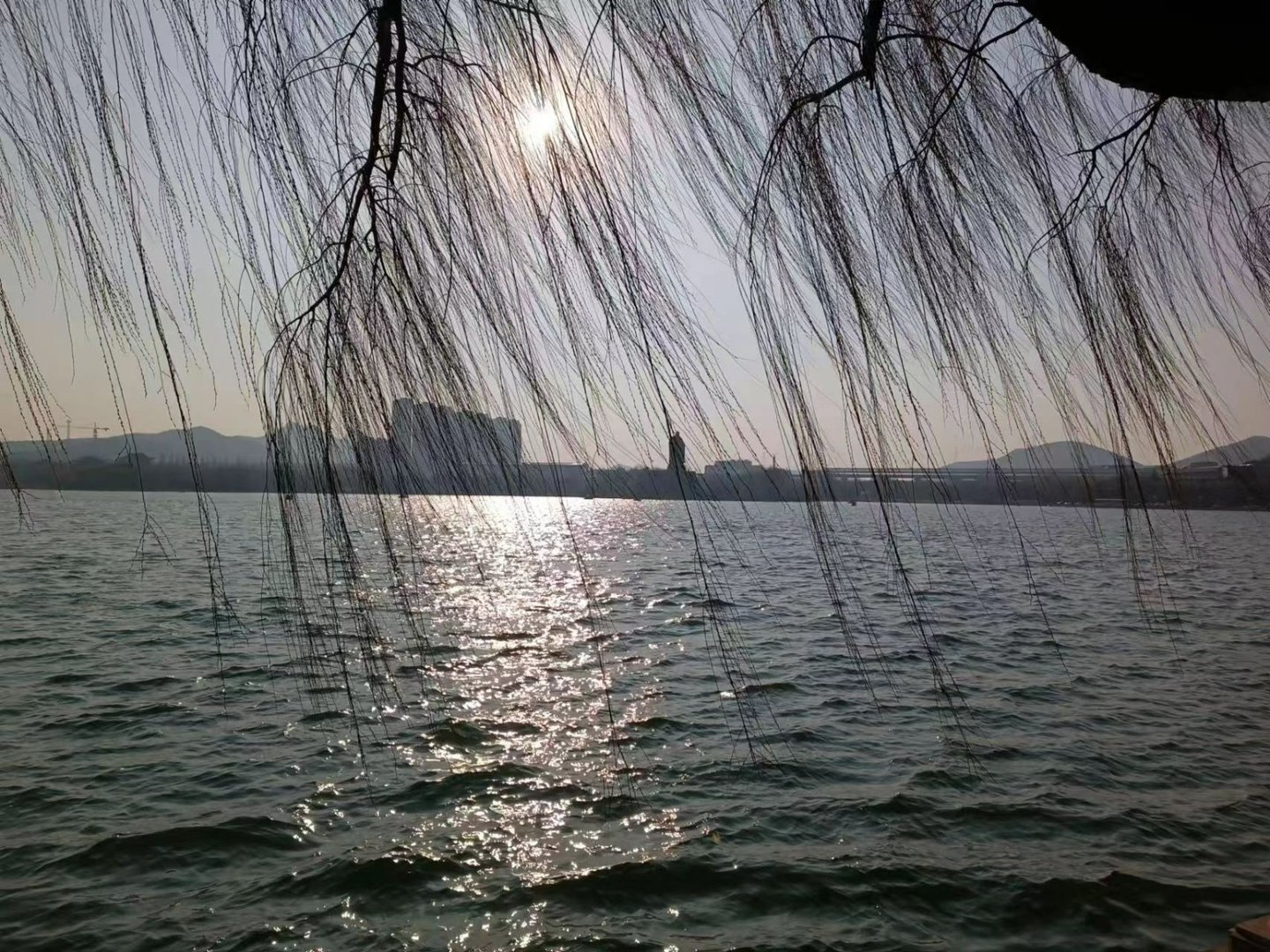 依山傍水简单造句