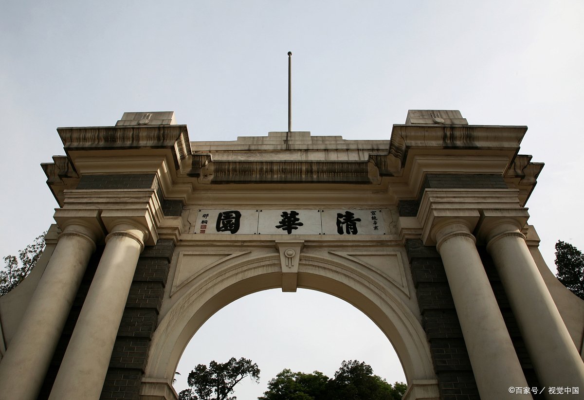 四川男生高考707分，纠结清华还是北大，你觉得选哪所学校好？