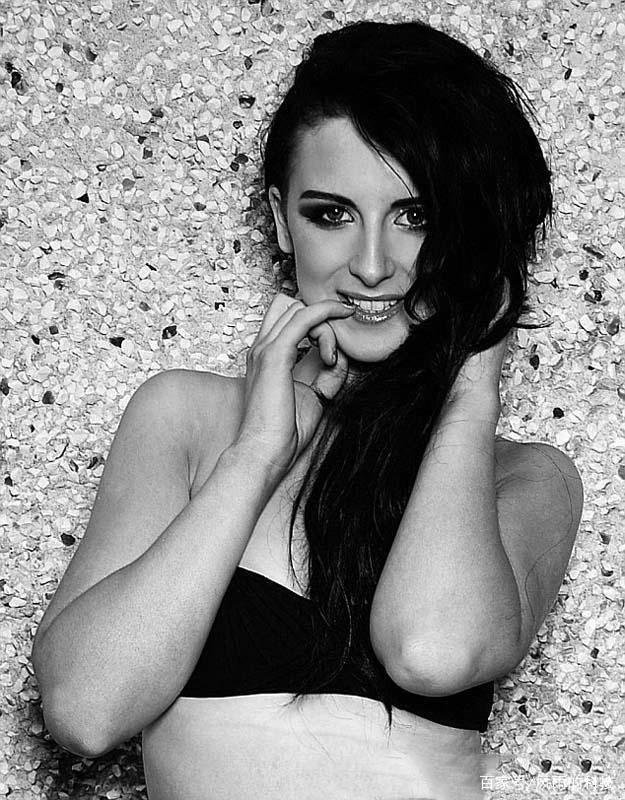 女毒贩出狱“华丽转身”成明星，是肖申克救赎还是唯利是图？