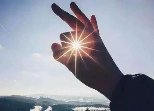 少女因病辍学4年写下500篇文章，她身上有哪些值得我们学习的精神？