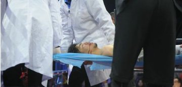 有一个日本人挑衅中国人，结果被KO，裁判都没拉住，这是哪场比赛里面的？
