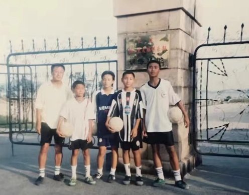 中国小伙31岁踢进德国足球联赛，他是如何做到的？