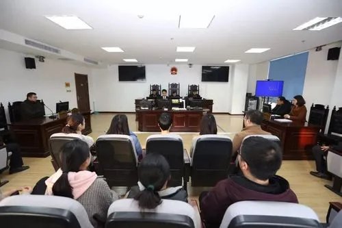 蒙古 “17岁少女产子案”二审改判：判三缓四，为什么会发生这样的悲剧？