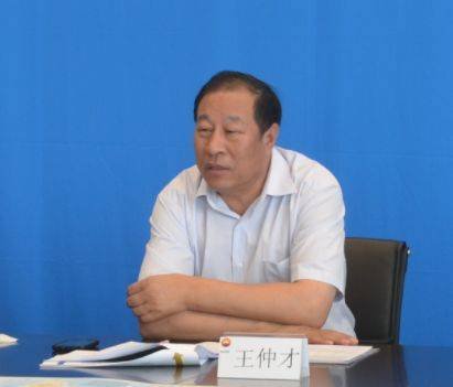 你如何看待中石油原副总裁凌霄主动投案这件事?