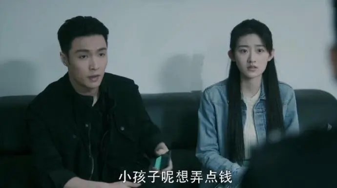 《扫黑风暴》有这样一个镜头，孙兴让徐英子咬住大理石茶几，他为何这么做？