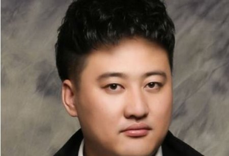 歌词是老妹老妹你别跑我不能把你削,这是什么歌