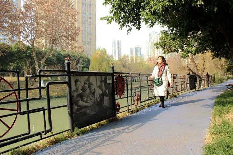 成都沙河公园事件背后的秘密是什么？