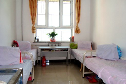 怎样让室友早睡早起？