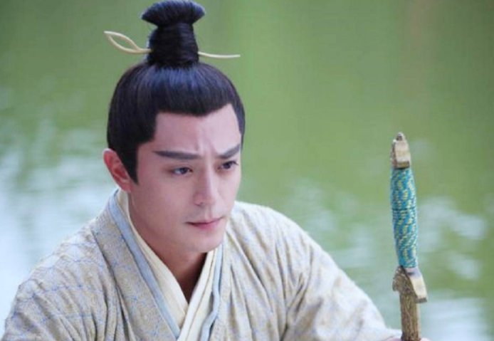 男子多少岁为弱冠之年？