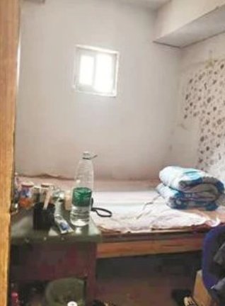 陕西西安一女子回家发现出租屋墙倒了,这是怎么回事?