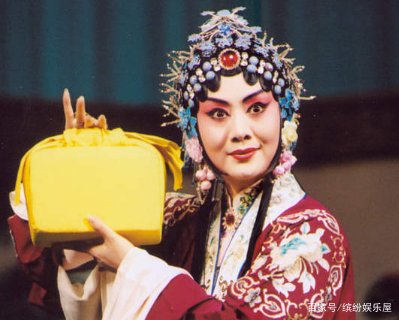被很多人称为“京剧第一美人”的李胜素，到底是一个什么样的人？