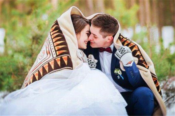 为什么女人很容易相信男人呢。