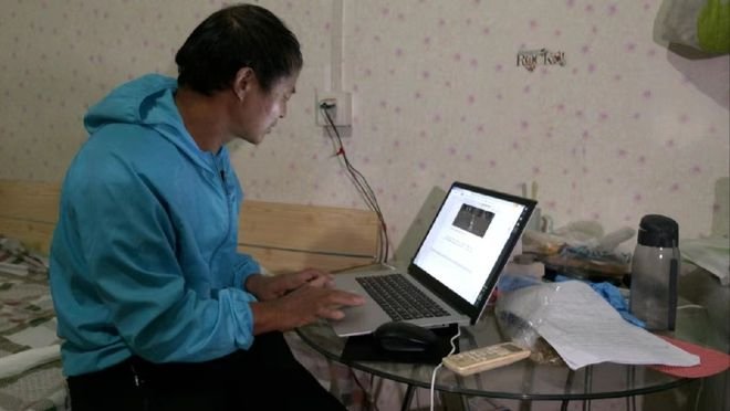 57岁外卖大哥边送餐边写作!这位大哥为何会沉迷于写作?