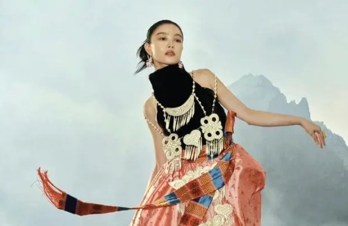 狠狠的被倪妮白鹿邢菲的封面照美到了！你最喜欢谁的风格？